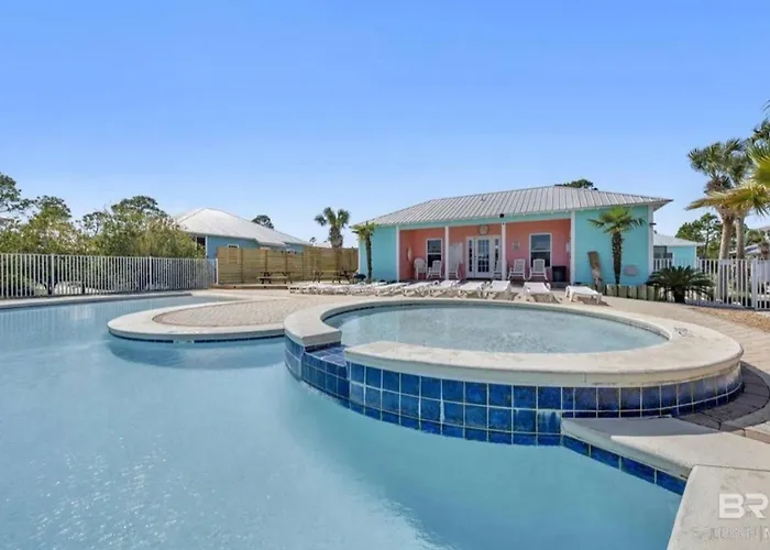 Spacious House With Pool Access And Ocean Views