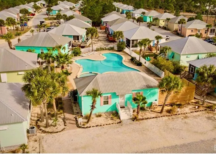 Spacious House With Pool Access And Ocean Views