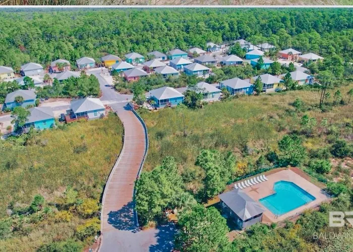 Spacious House With Pool Access And Ocean Views
