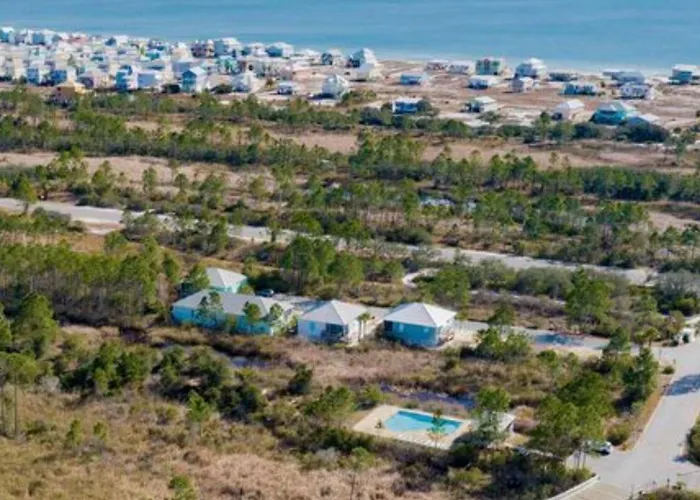 Spacious House With Pool Access And Ocean Views