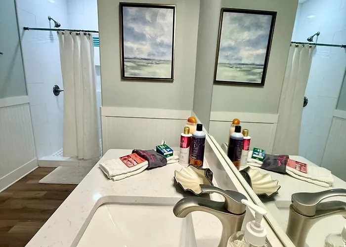 Spacious House With Pool Access And Ocean Views Holiday home *